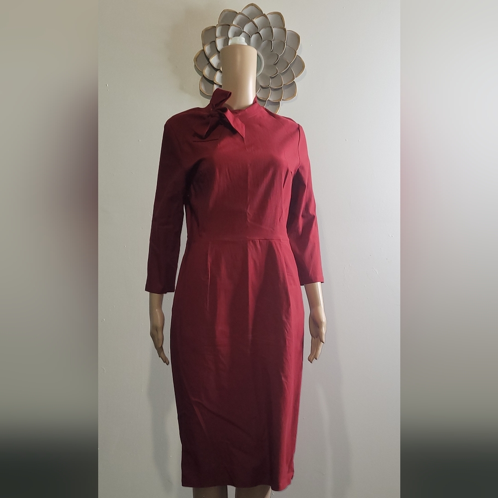 Burgundy dress with bow and pockets
